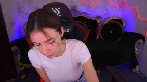 Snapshot of babe_dollie chatting on 02-28-25, 07:15 Babe online show from 02-28-25, 07:15