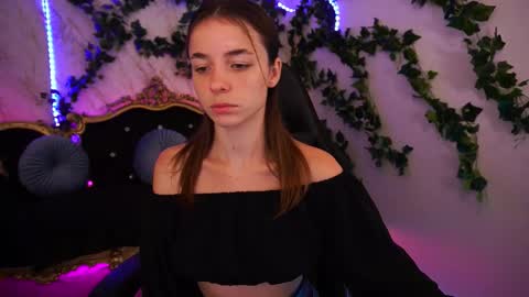 Snapshot of babe_dollie chatting on 09-12-25, 06:13 Babe online show from 09-12-25, 06:13