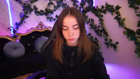 Snapshot of babe_dollie chatting on 09-19-25, 06:37 Babe online show from 09-19-25, 06:37