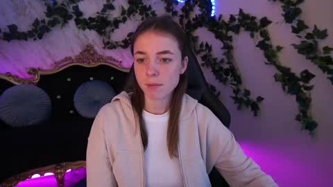 Snapshot of babe_dollie chatting on 10-08-25, 07:17 Babe online show from 10-08-25, 07:17