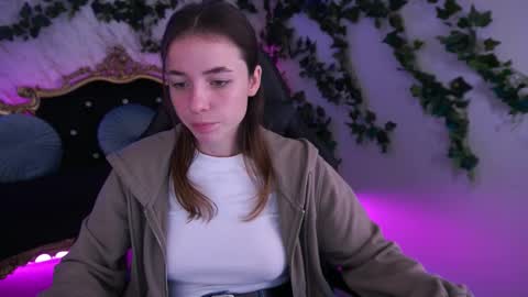 Snapshot of babe_dollie chatting on 10-09-25, 07:28 Babe online show from 10-09-25, 07:28