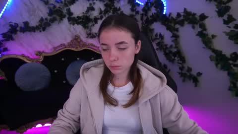 Snapshot of babe_dollie chatting on 10-10-25, 06:56 Babe online show from 10-10-25, 06:56