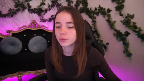 Snapshot of babe_dollie chatting on 10-15-25, 07:08 Babe online show from 10-15-25, 07:08