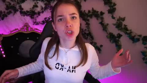 Snapshot of babe_dollie chatting on 10-16-25, 06:58 Babe online show from 10-16-25, 06:58