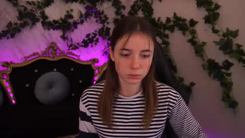 Snapshot of babe_dollie chatting on 10-22-25, 07:19 Babe online show from 10-22-25, 07:19