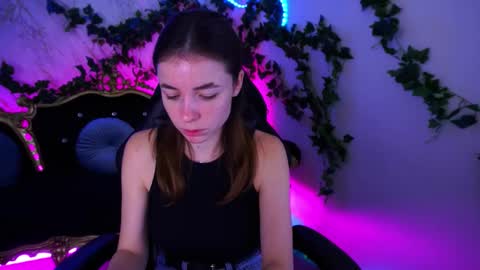 Snapshot of babe_dollie chatting on 11-06-25, 08:15 Babe online show from 11-06-25, 08:15