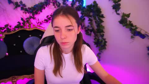 Snapshot of babe_dollie chatting on 11-11-25, 08:14 Babe online show from 11-11-25, 08:14