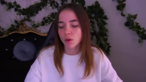 Snapshot of babe_dollie chatting on 11-13-25, 08:35 Babe online show from 11-13-25, 08:35