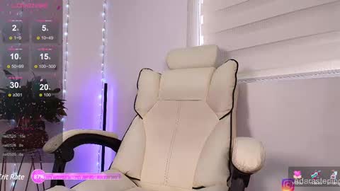 Snapshot of babepeach chatting on 02-28-25, 08:28 adara sterling online show from 02-28-25, 08:28