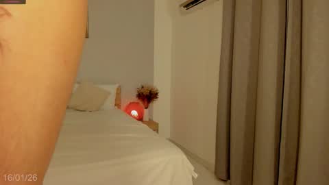 itzell  online show from 01-17-26, 03:22