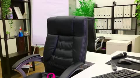 Olivia and Lexi online show from 10-16-25, 04:57