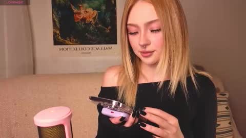 Snapshot of baby_adele chatting on 10-18-25, 05:57 bb adele online show from 10-18-25, 05:57