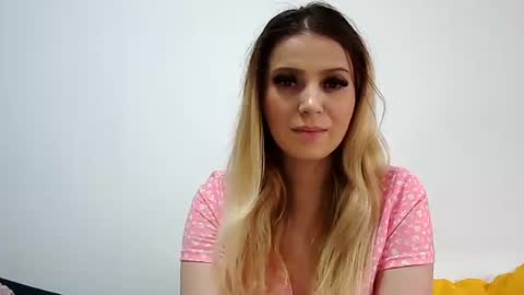 Snapshot of baby_blondee chatting on 01-25-25, 12:05 Baby Blonde online show from 01-25-25, 12:05