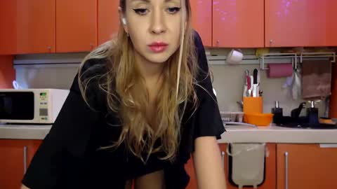 Snapshot of baby_hottye chatting on 02-13-25, 06:59 Diva x online show from 02-13-25, 06:59