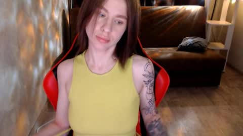 baby_kitte online show from 12-17-25, 04:18