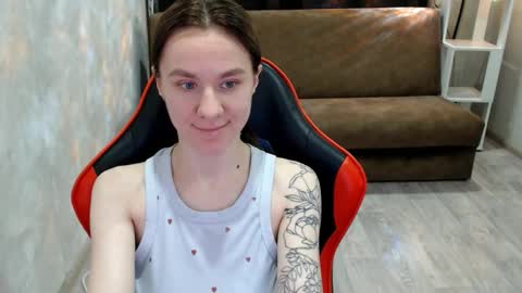 baby_kitte online show from 12-19-25, 03:02