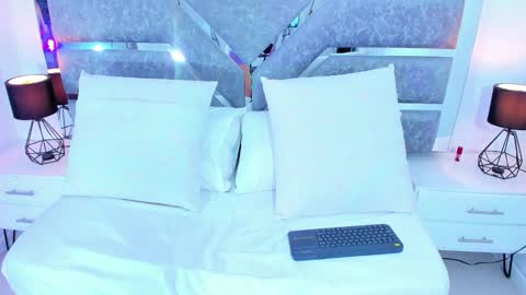 Snapshot of baby_sophie_ chatting on 10-18-25, 08:09 Sophie online show from 10-18-25, 08:09