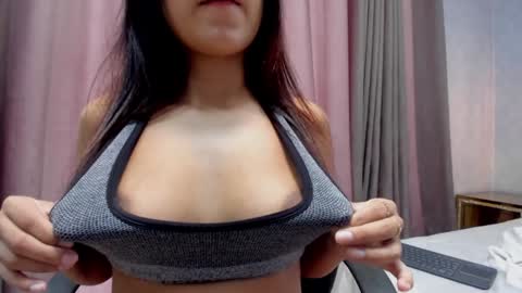 Snapshot of babyangel18_ chatting on 01-22-25, 01:32 ANGEL online show from 01-22-25, 01:32
