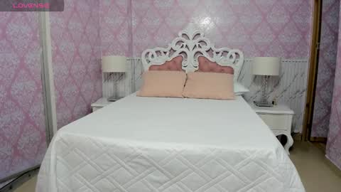 Snapshot of babyangel18_ chatting on 09-24-25, 10:40 ANGEL online show from 09-24-25, 10:40