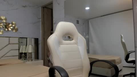 Snapshot of babyangel18_ chatting on 09-26-25, 11:31 ANGEL online show from 09-26-25, 11:31