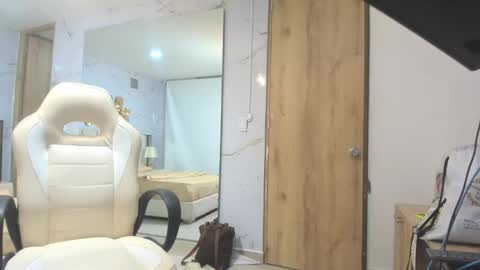 Snapshot of babyangel18_ chatting on 09-29-25, 10:31 ANGEL online show from 09-29-25, 10:31