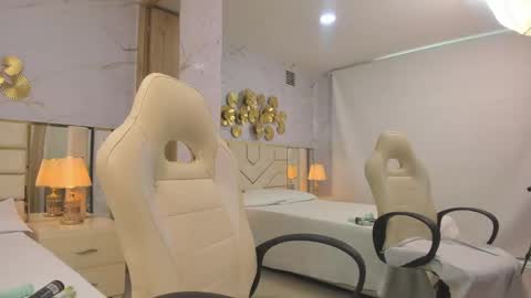 Snapshot of babyangel18_ chatting on 10-10-25, 05:56 ANGEL online show from 10-10-25, 05:56