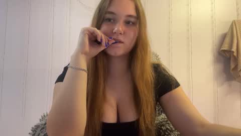 Snapshot of babyblissxx chatting on 11-05-25, 11:16 Katerina online show from 11-05-25, 11:16