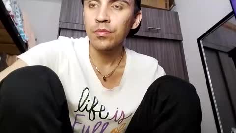 Snapshot of babydarkpink chatting on 10-26-25, 09:42 Dani online show from 10-26-25, 09:42