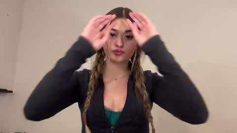 Mia online show from 01-17-25, 04:17