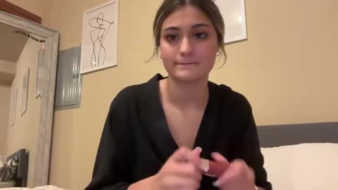 Mia online show from 02-23-25, 09:44