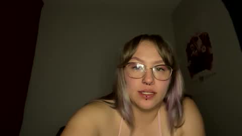 Snapshot of babymoon222 chatting on 12-14-25, 05:13 babymoon222 online show from 12-14-25, 05:13