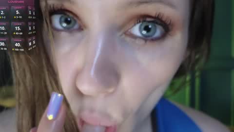 Snapshot of babyyli chatting on 01-01-25, 03:24 Chloe online show from 01-01-25, 03:24
