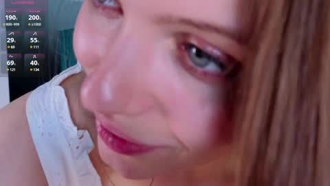 Snapshot of babyyli chatting on 02-10-25, 06:35 Chloe online show from 02-10-25, 06:35