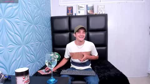 Snapshot of bad_boy_21_ chatting on 02-15-26, 05:15 bad_boy_21_ online show from 02-15-26, 05:15