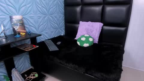 Snapshot of bad_boy_21_ chatting on 02-26-26, 05:39 bad_boy_21_ online show from 02-26-26, 05:39