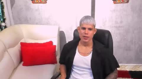 Snapshot of bad_boytoh chatting on 12-17-25, 12:33 bad_boytoh online show from 12-17-25, 12:33