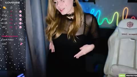 Snapshot of bad_girl009 chatting on 10-18-25, 04:30 Lin online show from 10-18-25, 04:30