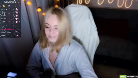 Snapshot of bad_girl009 chatting on 10-28-25, 09:39 Lin online show from 10-28-25, 09:39