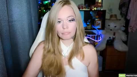 Snapshot of bad_girl009 chatting on 12-13-25, 07:53 Lin online show from 12-13-25, 07:53