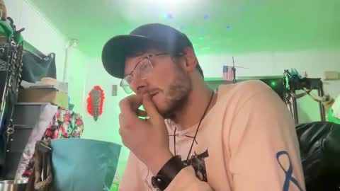 Snapshot of baddaddy215 chatting on 12-31-24, 04:14 baddaddy215 online show from 12-31-24, 04:14