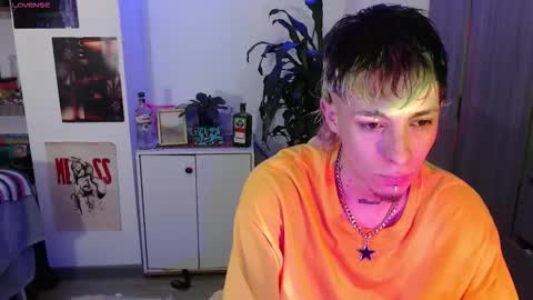 Snapshot of badeyes_crazylilgoat chatting on 09-29-25, 10:20 Dan Lila online show from 09-29-25, 10:20