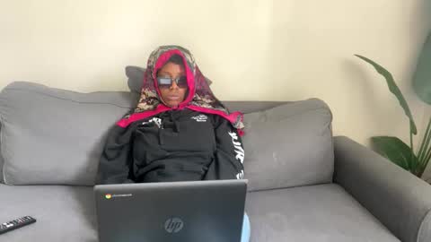 badgurldnay online show from 11-11-25, 08:20