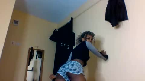 Snapshot of badgurllily chatting on 10-18-25, 06:08 Lily. online show from 10-18-25, 06:08