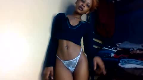 Snapshot of badgurllily chatting on 11-08-25, 01:28 Lily. online show from 11-08-25, 01:28