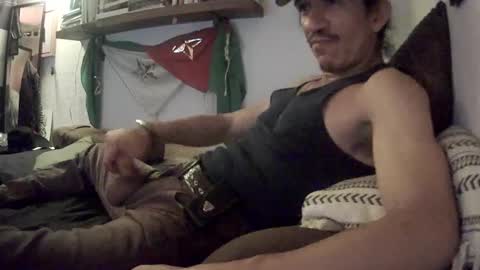 Snapshot of badhombremx chatting on 09-12-25, 04:45 Mexican livin Off the Wall online show from 09-12-25, 04:45