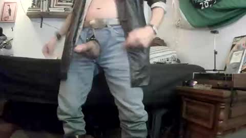 Snapshot of badhombremx chatting on 09-17-25, 07:32 Mexican livin Off the Wall online show from 09-17-25, 07:32