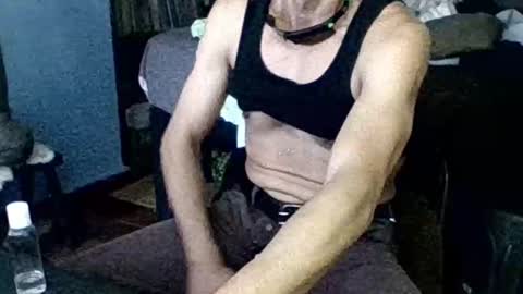 Snapshot of badhombremx chatting on 10-09-25, 10:30 Mexican livin Off the Wall online show from 10-09-25, 10:30