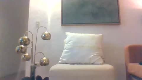 Snapshot of badhombremx chatting on 11-20-25, 01:39 Mexican livin Off the Wall online show from 11-20-25, 01:39