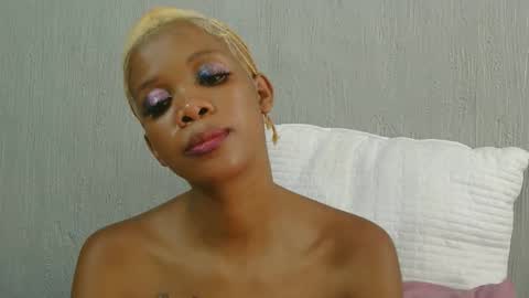 Lily online show from 11-11-25, 12:05