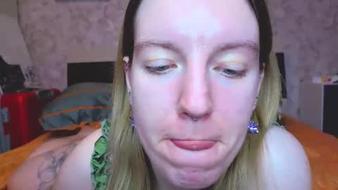 holly online show from 02-01-26, 03:32